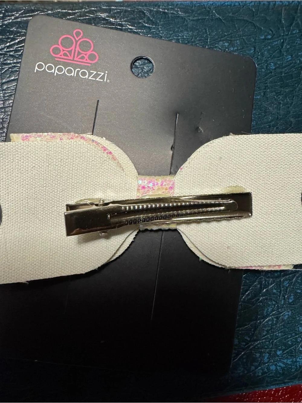 💖🤍💖 “PUT A BOW ON IT” WHITE STARLET SHIMMER HAIRCLIP ~ PAPARAZZI❗️ 💖🤍💖